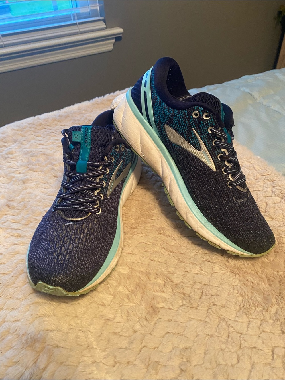 Brooks Ghost 11 - Navy and turquoise
